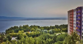 Doğa ve Kaplıcanın Bir Arada Olduğu Tek Tatil Yeri Armutlu Tatil Köyünde Kaptan Köşkü, 98m2 Satılık Daire 05 Ekim 19 Ekim Dönemi