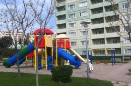 Kuş seslerinin eksik olmadığı huzurlu bir tatil opsiyonu sunan Armutlu Tatil köyünde 18 Kasım – 02  Aralık Dönemi Satılıktır