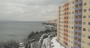 Armutlu Tatil Köyünde Ömür Boyu  Sömestr Tatili                24 Ocak – 07 Şubat 98 m2 Deniz Manzaralı Daire Satılık